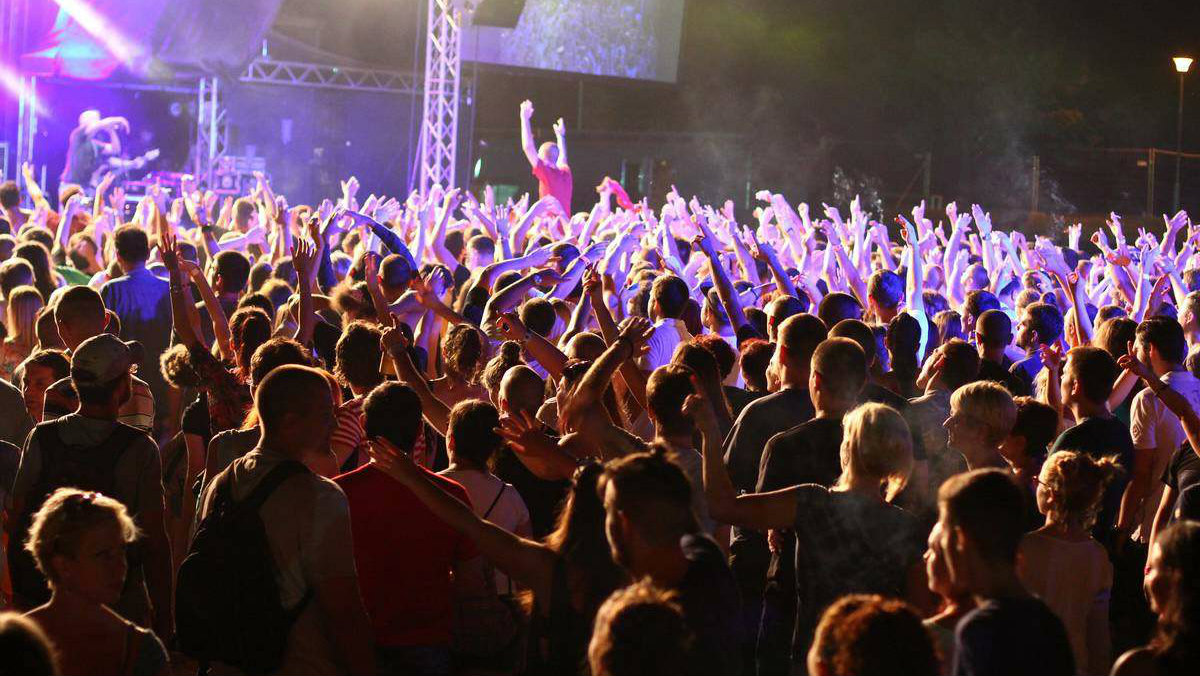 Rambo Amadeus, Beogradski sindikat i Zemlja gruva zatvaraju Šabački festival 1