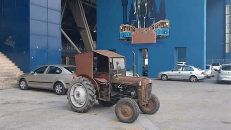 Traktor ispred Maksimira kao odgovor na tenk u Beogradu 1