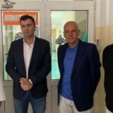 Ministar Đorđević i gradonačelnik Radojičić posetili tek rođenu i napuštenu bebu 4