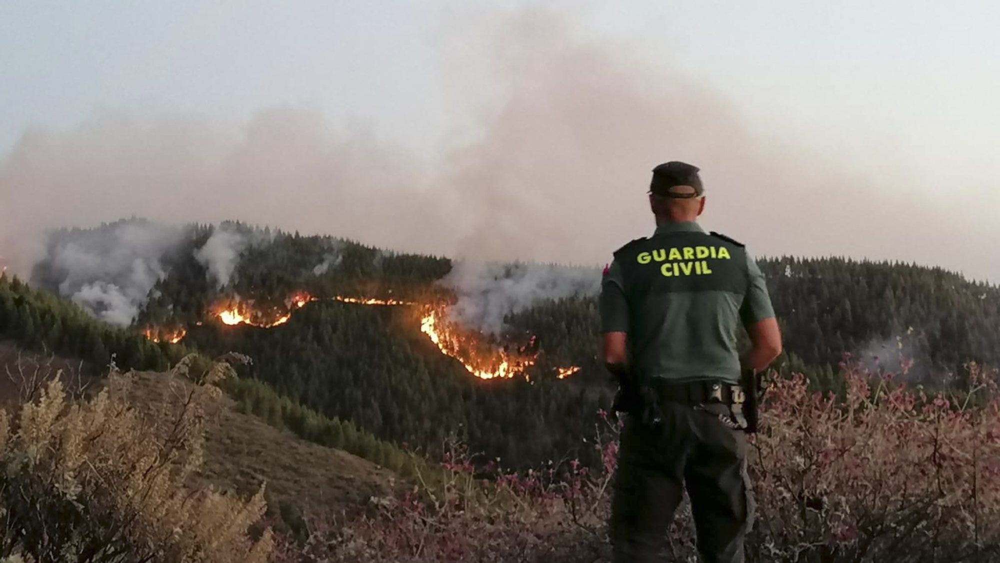 Oko 4.000 ljudi evakuisano zbog požara na Kanarskim ostrvima 1