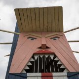 Donald Tramp dobio drveni kip u Sloveniji, Melanijinoj domovini 11