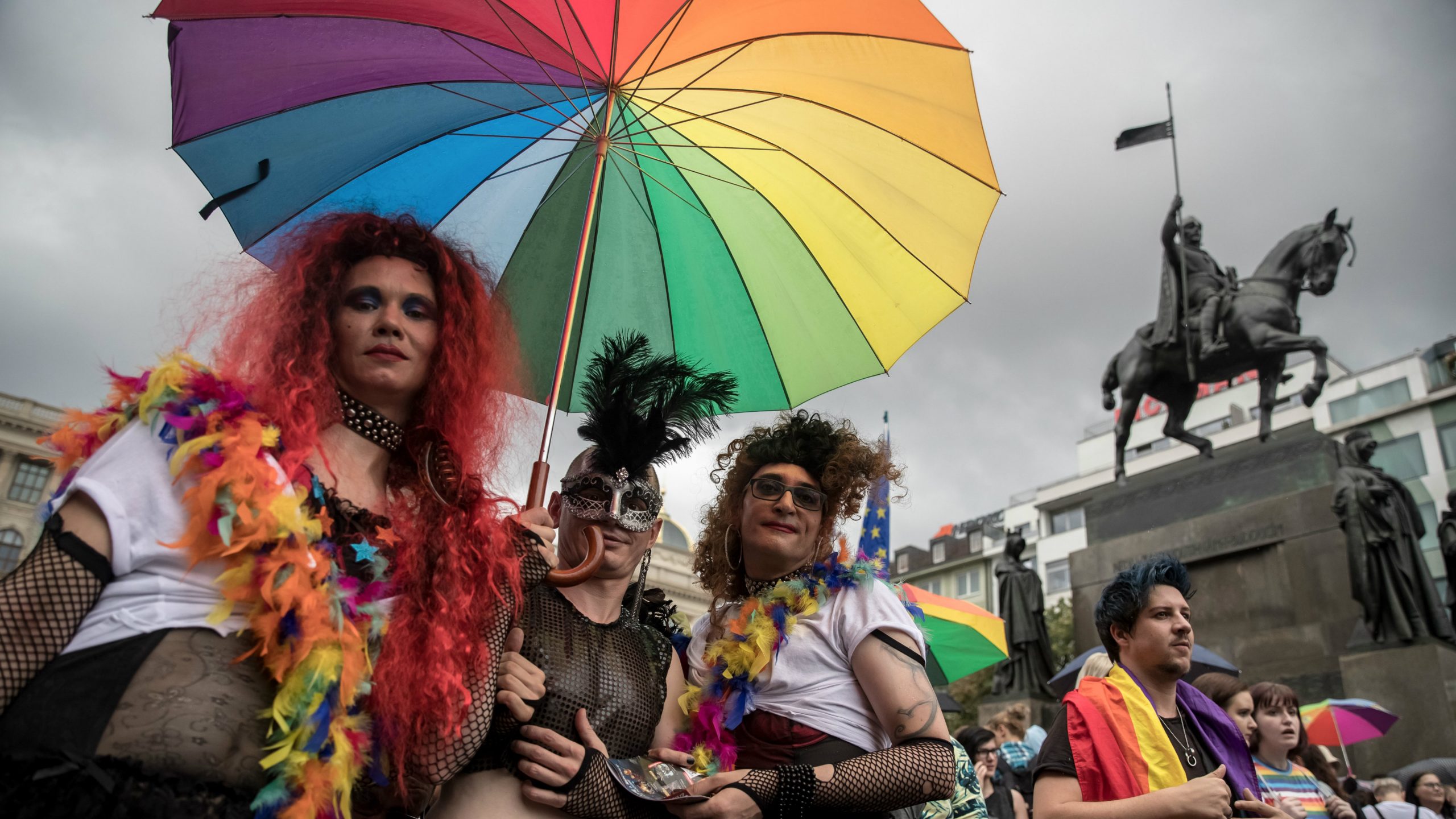 U Prag Prajdu pod kišobranima u bojama duge oko 30.000 ljudi 1