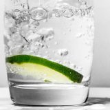 Pored vode: Koju još tečnost je važno da unosimo u telo kada je veoma vruće? 7