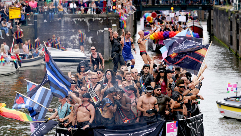 Defile brodova na LGBT festivalu u Amsterdamu 1