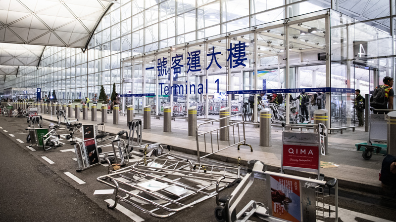 Situacija se smirila na aerodromu u Hong Kongu 1