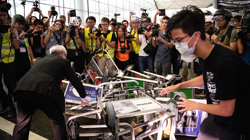 Hong Kong: Policija ispraznila aerodrom 1