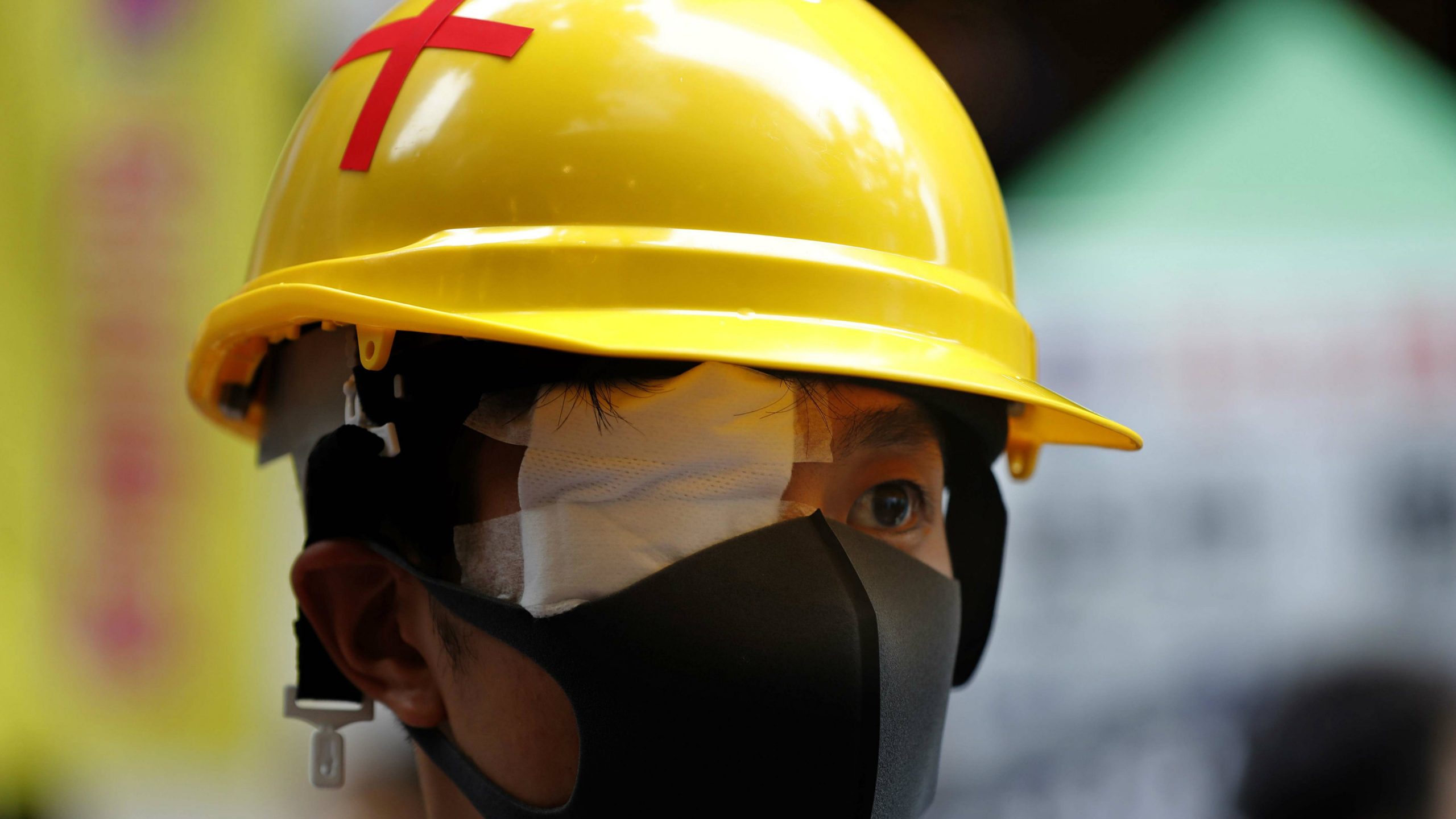 Pritvoreno sedam prodemokratskih poslanika u Hongkongu 1