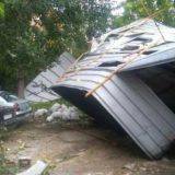 Nevreme u Pirotu nosilo krovove sa zgrada i čupalo drveće 8