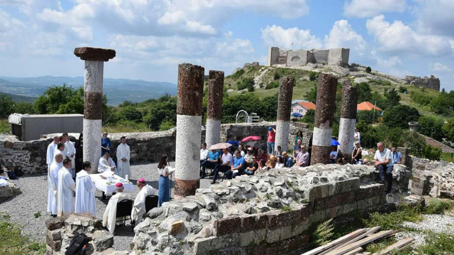 Misa u pravoslavnoj crkvi u Novom Brdu 1