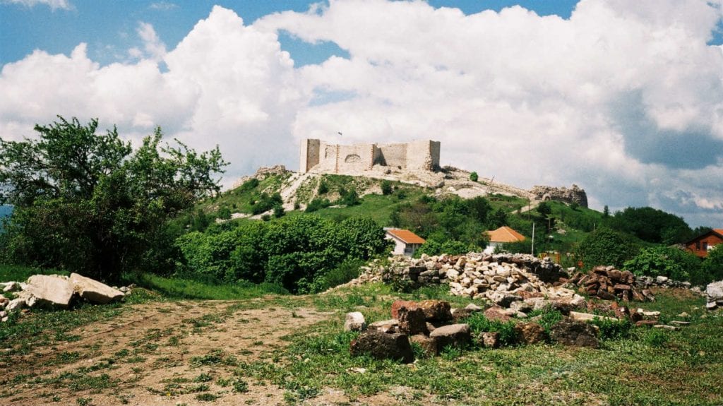 Zastava Kosova na Novom Brdu nije uklonjena 1