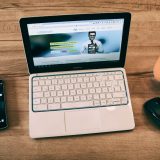 Koliko online vremena provodimo na računaru, a koliko na telefonu? 15