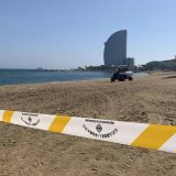 Policija evakuisala plažu u Barseloni posle otkrića stare bombe u moru 6
