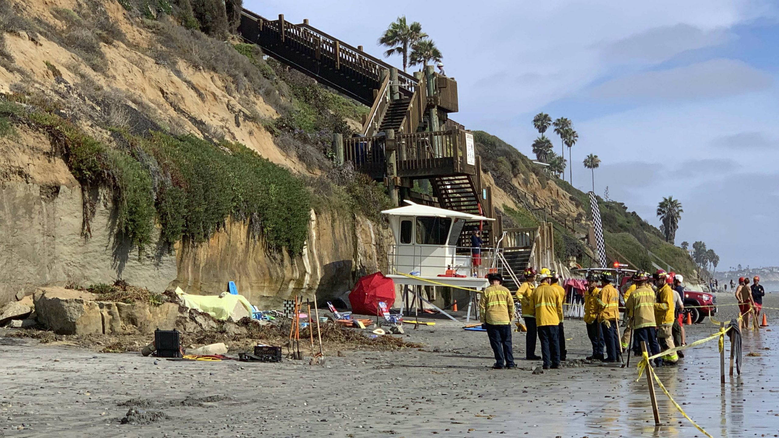 Kalifornija: Troje poginulo na plaži nakon što se odronila litica 1