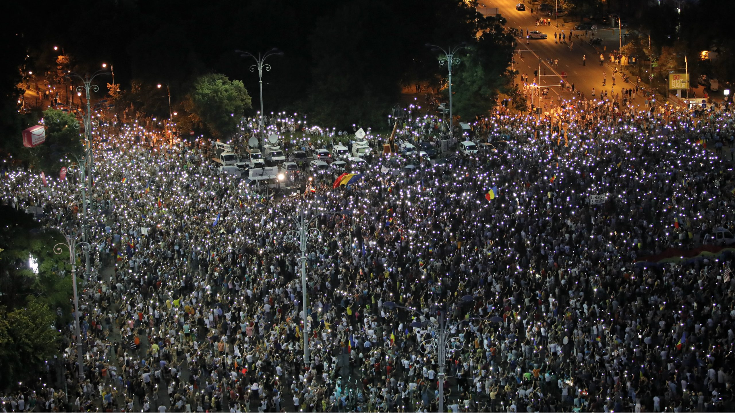 Hiljade Rumuna na antivladinim demonstracijama 1