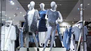 Uloga mode u cirkularnoj ekonomiji – koliko tekstilnog otpada možemo da „proizvedemo" 1 Uloga mode u cirkularnoj ekonomiji – koliko tekstilnog otpada možemo da „proizvedemo" 1