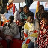 Španija spremna da prihvati deo migranata sa humanitarnog broda 5