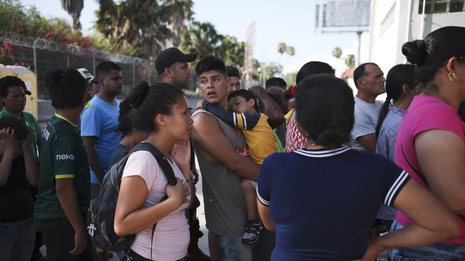 Najmanje 40.000 migranata na granici SAD i Meksika 1