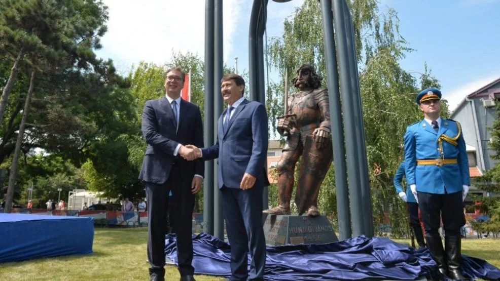 Uhapšeno troje zbog krađe mača sa spomenika Sibinjanin Janku 1