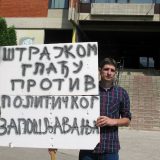 Učitelj prekinuo štrajk glađu protiv stranačkog zapošljavanja 5