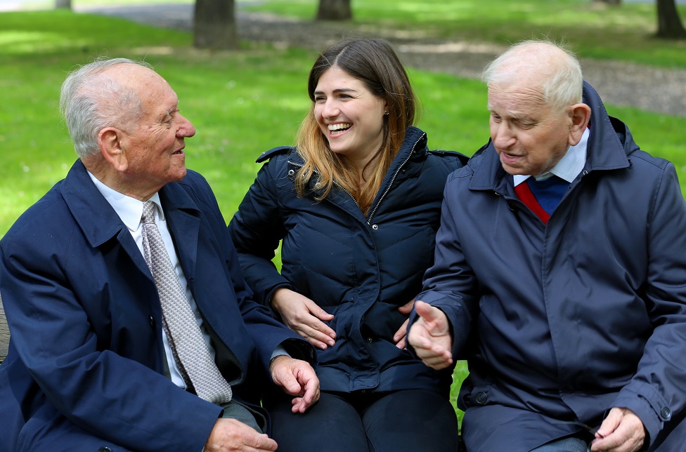 Drugi svetski rat: „Moj deda je preživeo pet nacističkih koncentracionih logora“ 11 Hannah with Arek (left) and Sam (right)