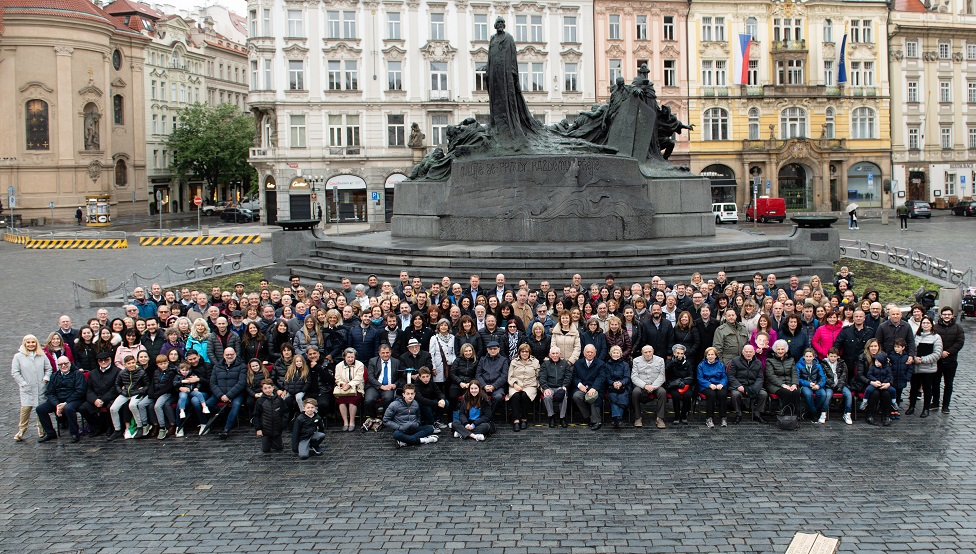 Drugi svetski rat: „Moj deda je preživeo pet nacističkih koncentracionih logora“ 2 The 2019 photo of the family in Prague