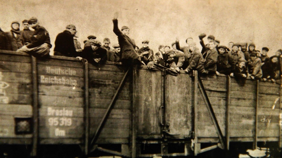 Drugi svetski rat: „Moj deda je preživeo pet nacističkih koncentracionih logora“ 5 Wagons full of concentration camp prisoners