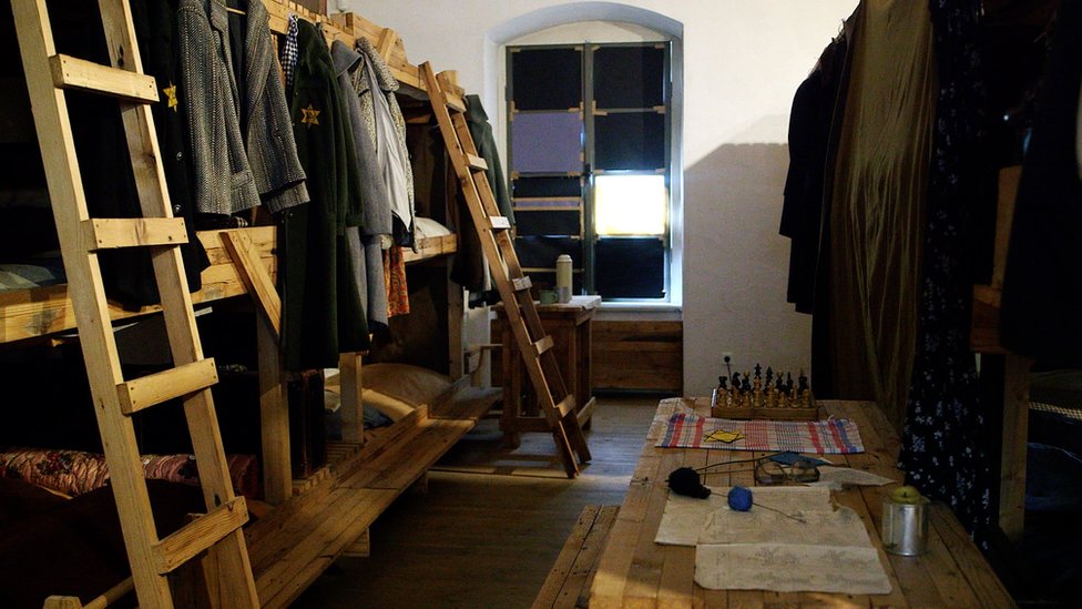 Drugi svetski rat: „Moj deda je preživeo pet nacističkih koncentracionih logora“ 12 Barracks at Terezin memorial