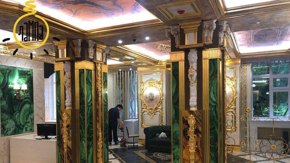 Škola u Rusiji kao mali Versaj 1 Russian school gets luxury makeover, Yekaterinburg, 2019