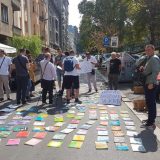 Početak školske godine: Zašto protestuju prodavci polovnih udžbenika u Kosovskoj ulici 6