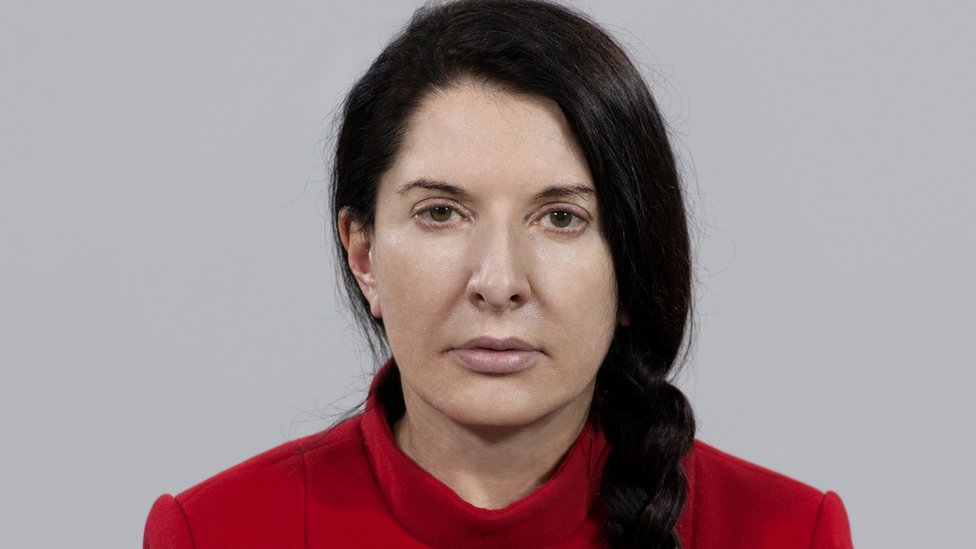 Intervju petkom - Marina Abramović: O 47 godina pauze od Beograda, politici, bolu u performansu i mladima na Balkanu 1 Performans „Umetnik je prisutan" koji je trajao tri meseca u muzeju MoMA u Njujorku