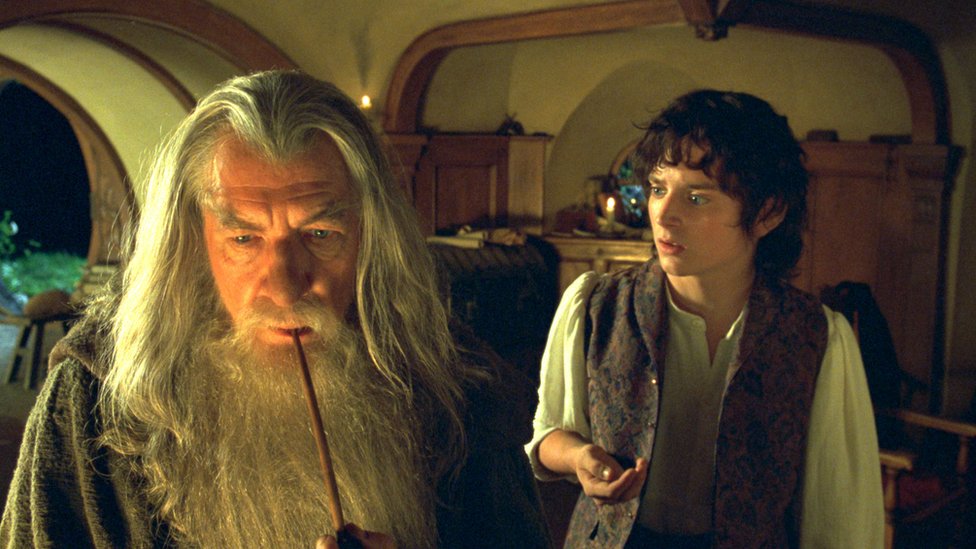 Novi Zeland zadovoljno trlja ruke - vraća im se Gospodar prstenova 1 Scene from The Lord of the Rings: The Fellowship of the Ring film with Ian McKellen as Gandalf with Elijah Wood as Frodo