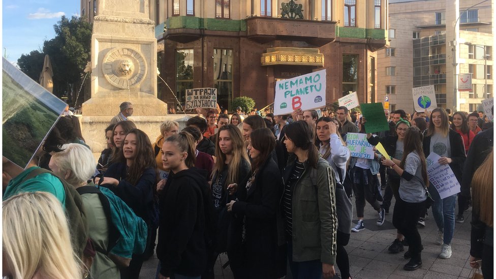 Par stotina mladih i učenika protestovalo je u Beogradu