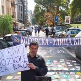 Prodavci udžbenicima "popločali" Kosovsku u znak protesta (FOTO) 2