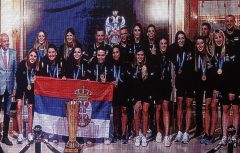 Odbojkašice Srbije proslavile titulu prvaka Evrope s navijačima u Beogradu (VIDEO, FOTO) 6