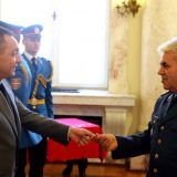 Vulin uručio ključeve 20 stanova aktivnim i penzionisanim pripadnicima Ministarstva odbrane i VS 4