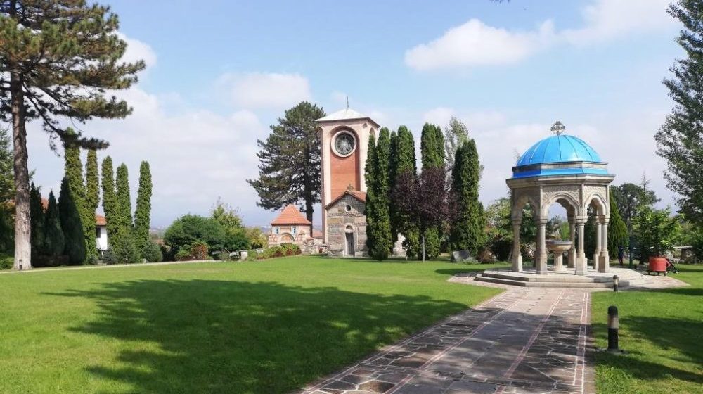 Stojimo uz svog pastira braneći istinu: Protest i šetnja do manastira Žiče u znak podrške mitropolitu Justinu 1