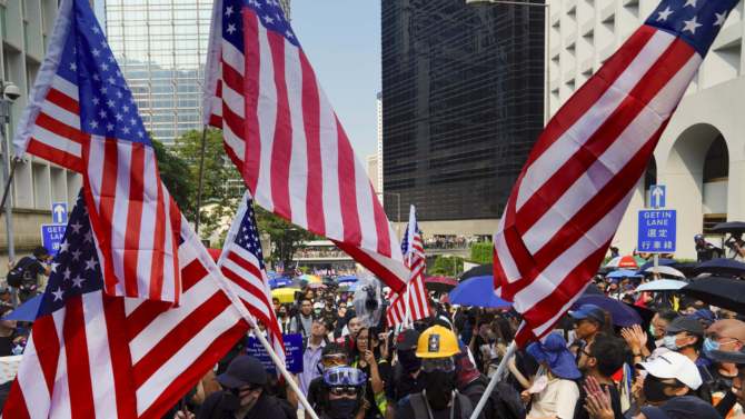 Prodemokratski demonstranti ispred američkog konzulata u Hongkongu 1