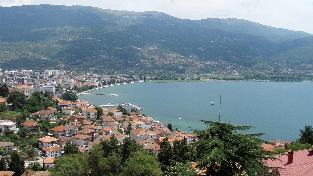 Policija u čamcu na obali Ohridskog jezera pronašla 100 kilograma marihuane 1