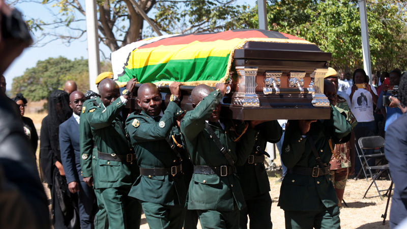 Sahranjen dugogodišnji lider Zimbabvea Robert Mugabe 1