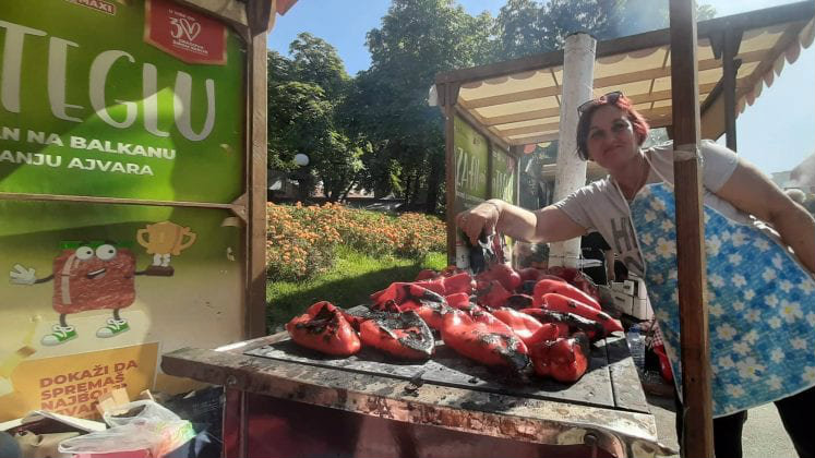 Zaječar: Održano takmičenje u pravljenu ajvara "Izađi mi na teglu" 1