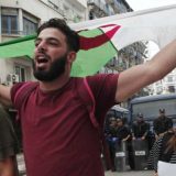 Nekoliko hiljada ljudi na protestu u Alžiru 3