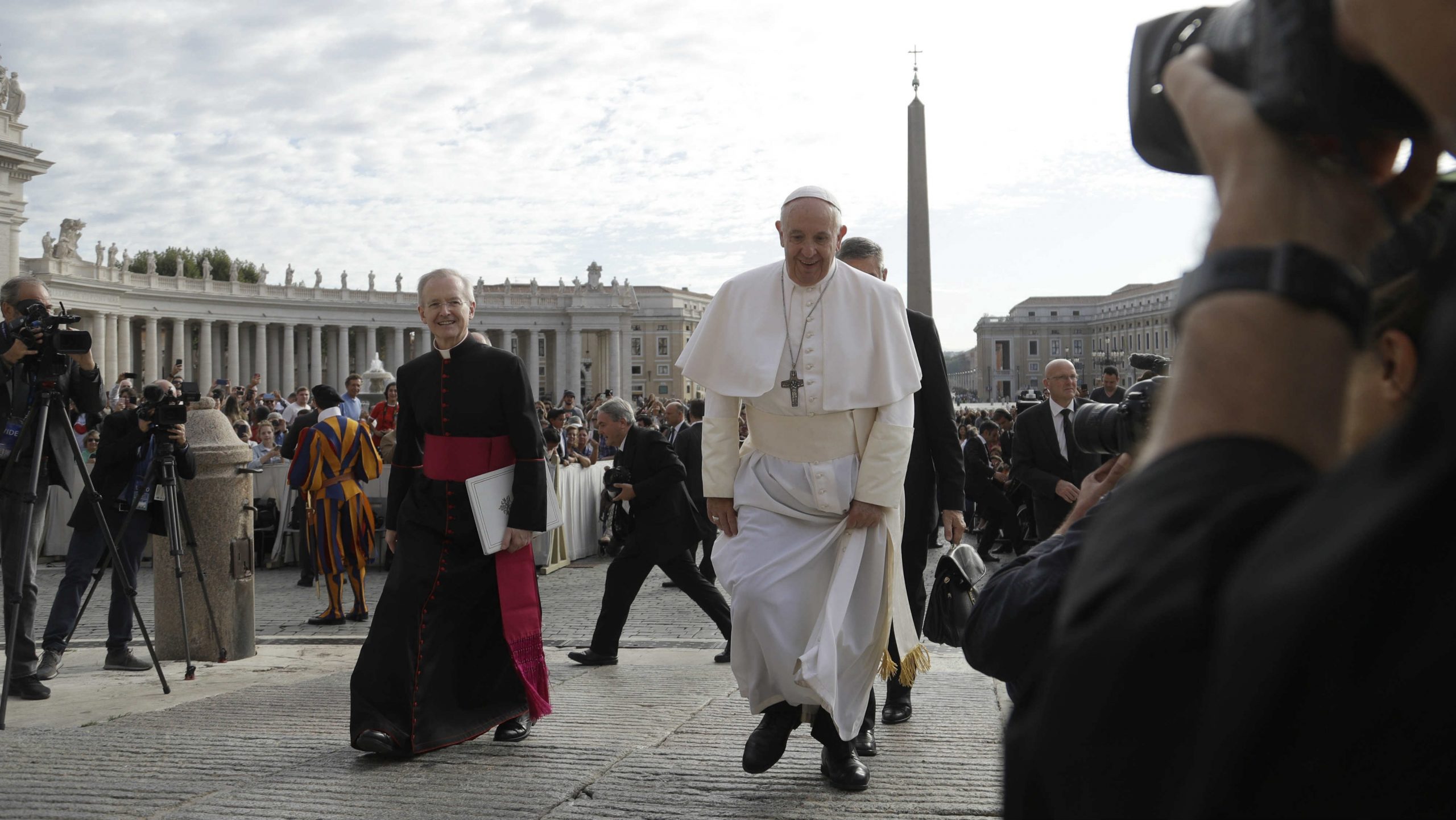 Papa upozorio direktore kompanija da veštačku inteligenciju koriste za opšte dobro 1