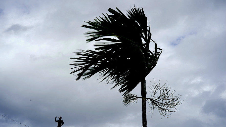 Razorni uragan Dorijan pogodio Bahame, moguća katastrofalna šteta 1