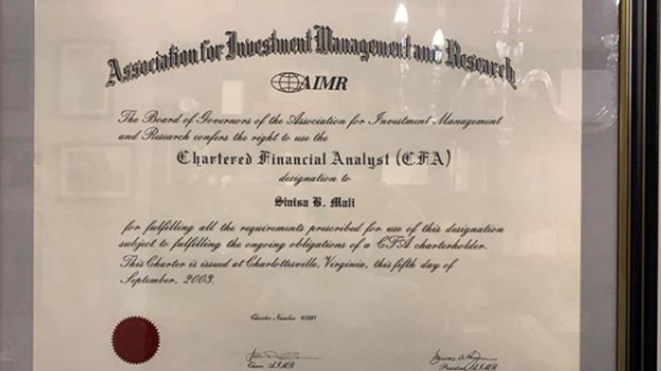 Mali na Instagramu objavio fotografije svojih diploma i priznanja (FOTO) 1