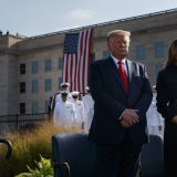 Tramp odao poštu preminulom omanskom sultanu 7