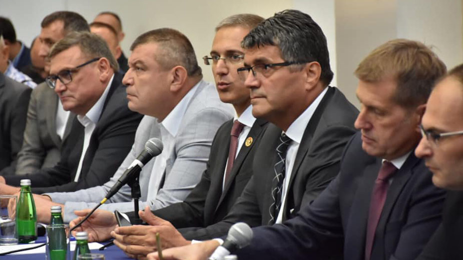 Stefanović obećavao rešavanje problema sa strujom, putevima, zapošljavanjem 1