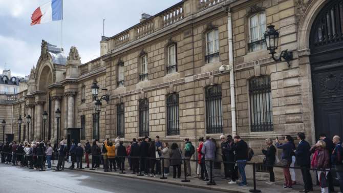 Francuzi danas odaju poštu preminulom bivšem predsedniku Širaku 1