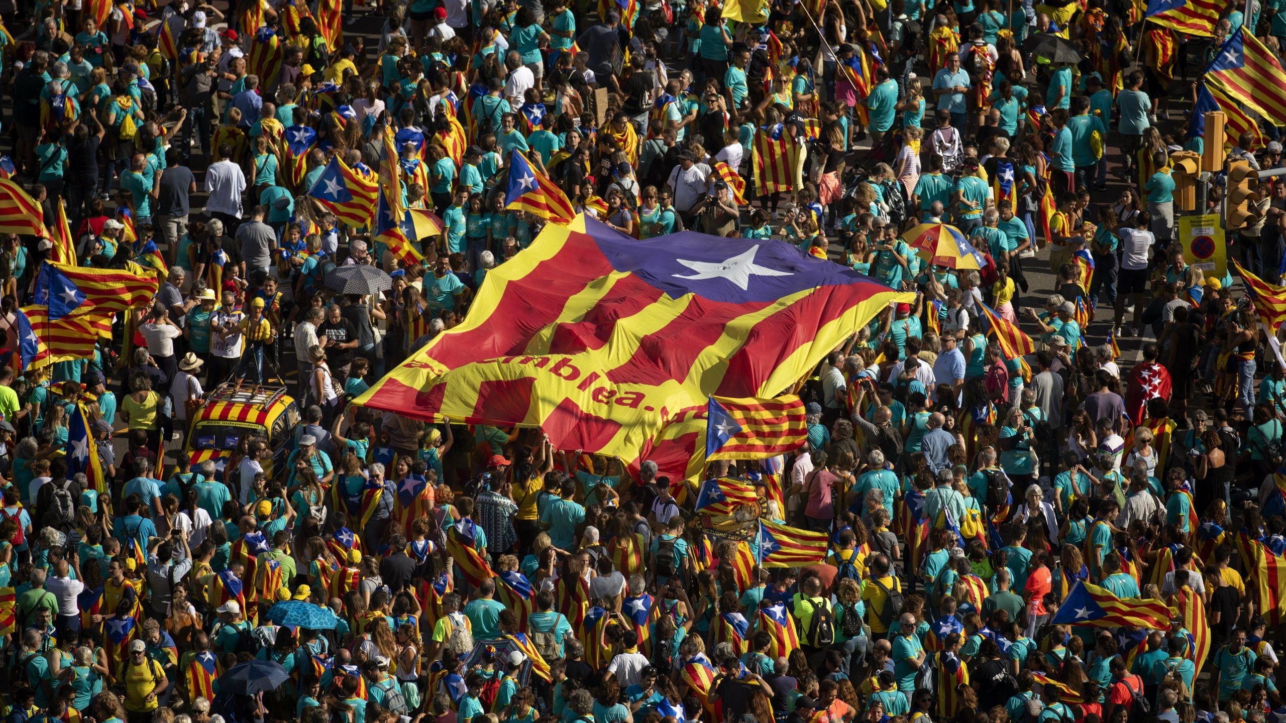 Stotine hiljada ljudi na protestu u Barseloni zahtevale nezavisnost Katalonije 1