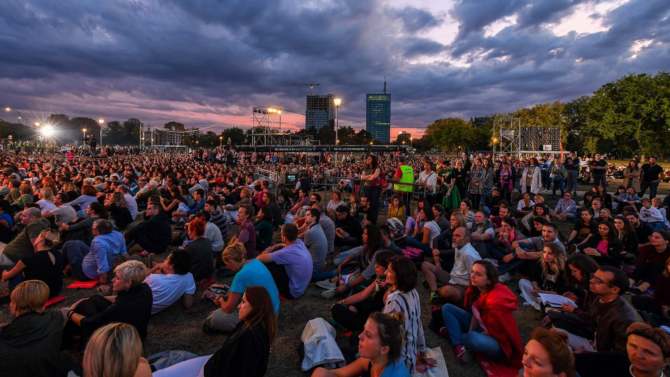 Vudstok Marine Abramović ispred Muzeja savremene umetnosti 1