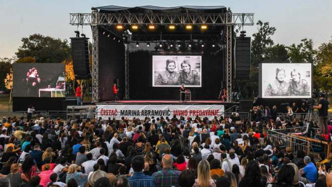 Vudstok Marine Abramović ispred Muzeja savremene umetnosti 4 Vudstok Marine Abramović ispred Muzeja savremene umetnosti 4